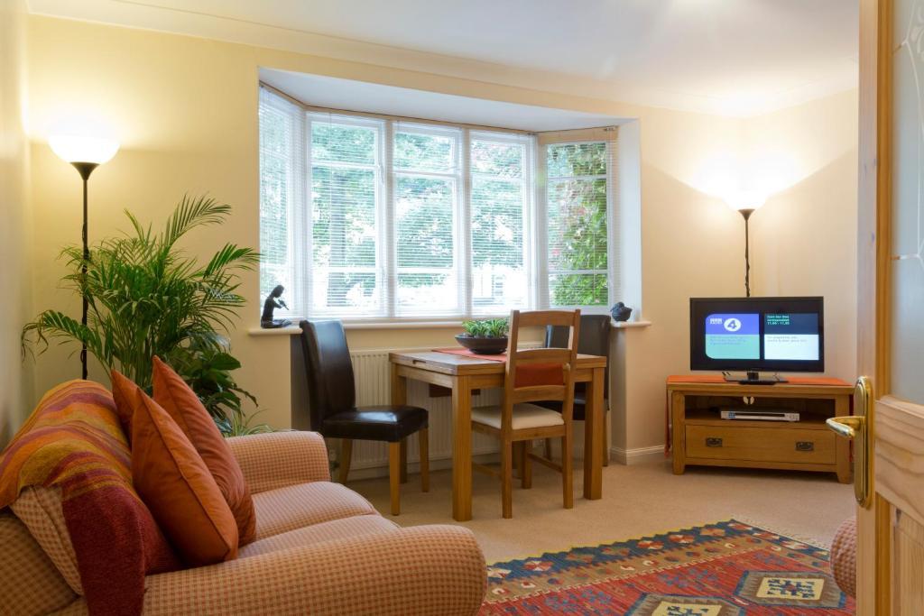 Poplar House Serviced *